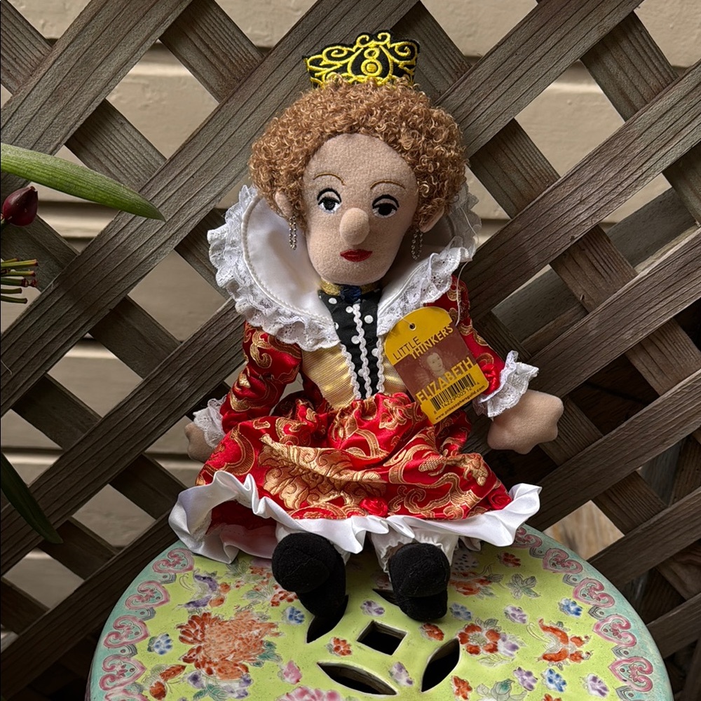 Queen Elizabeth Little Thinkers Doll. 15” tall.  Red and gold costume.NWT